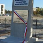 Ilustracja do artykułu Obelisk z tablicą pamiatkową.jpg