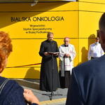 Modlitwa przy budynku Bialskiej Onkologii