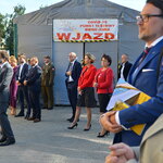 Zebrani goście przy budynku Bialskiej Onkologii