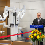 Uroczystość doposażenia szpitala w system robotyczny Da Vinci.