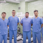 Zespół lekarzy Wojewódzkiego Szpitala Specjalistycznego wykonujących operacje z użyciem robota da Vinci.