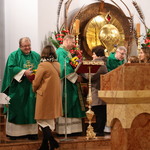 Msza święta z okazji święta Patrona Służby Zdrowia – Św. Łukasza – Wręczenie kwiatów.