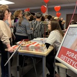 „Biała Niedziela Kardiologiczna – Razem dla serca” – wydarzenie edukacyjne z udziałem lekarzy kardiologów, dietetyków i fizjoterapeutów, połączone z pomiarami ciśnienia i glukozy.