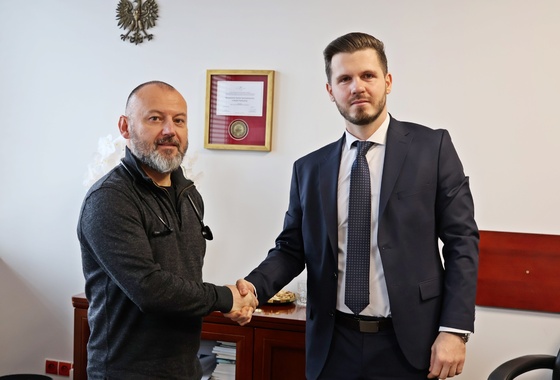 Dr hab. n. med. Jakub Żołnierek wraz z Arturem Koziołem - Dyrektorem Wojewódzkiego Szpitala Specjalistycznego w Białej Podlaskiej.