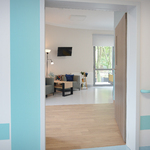 Pokój w nowym pawilonie Zakładu Opiekuńczo-Leczniczego.