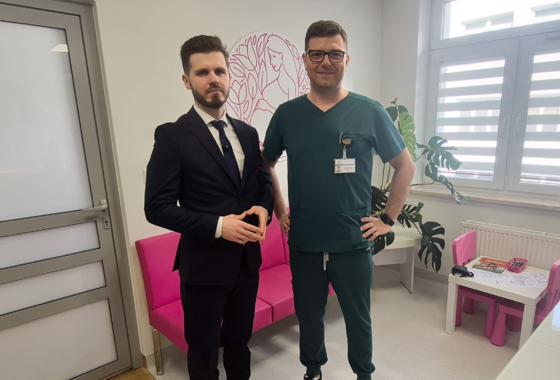 Artur Kozioł – Dyrektor Wojewódzkiego Szpitala Specjalistycznego w Białej Podlaskiej oraz dr n. med. Bożydar Tylus – Lekarz Kierujący Oddziałem Ginekologiczno - Położniczym naszego Szpitala.