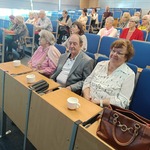 Spotkanie Wirtualnego Klubu Seniora poświęcone finansom. Uczestnicy spotkania w auli WSzS.