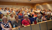 Uczestnicy czerwcowego spotkania Wirtualnego Klubu Seniora w auli WSzS.